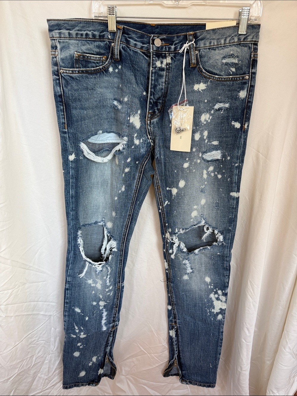 MNML Distressed Straight Jeans in Dark Blue with White Paint Splatters